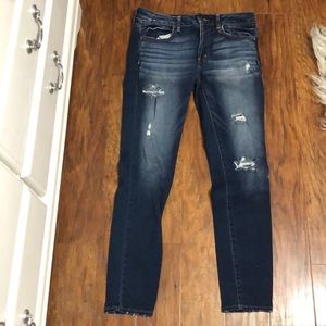 American eagle ripped jeans. Great condition!